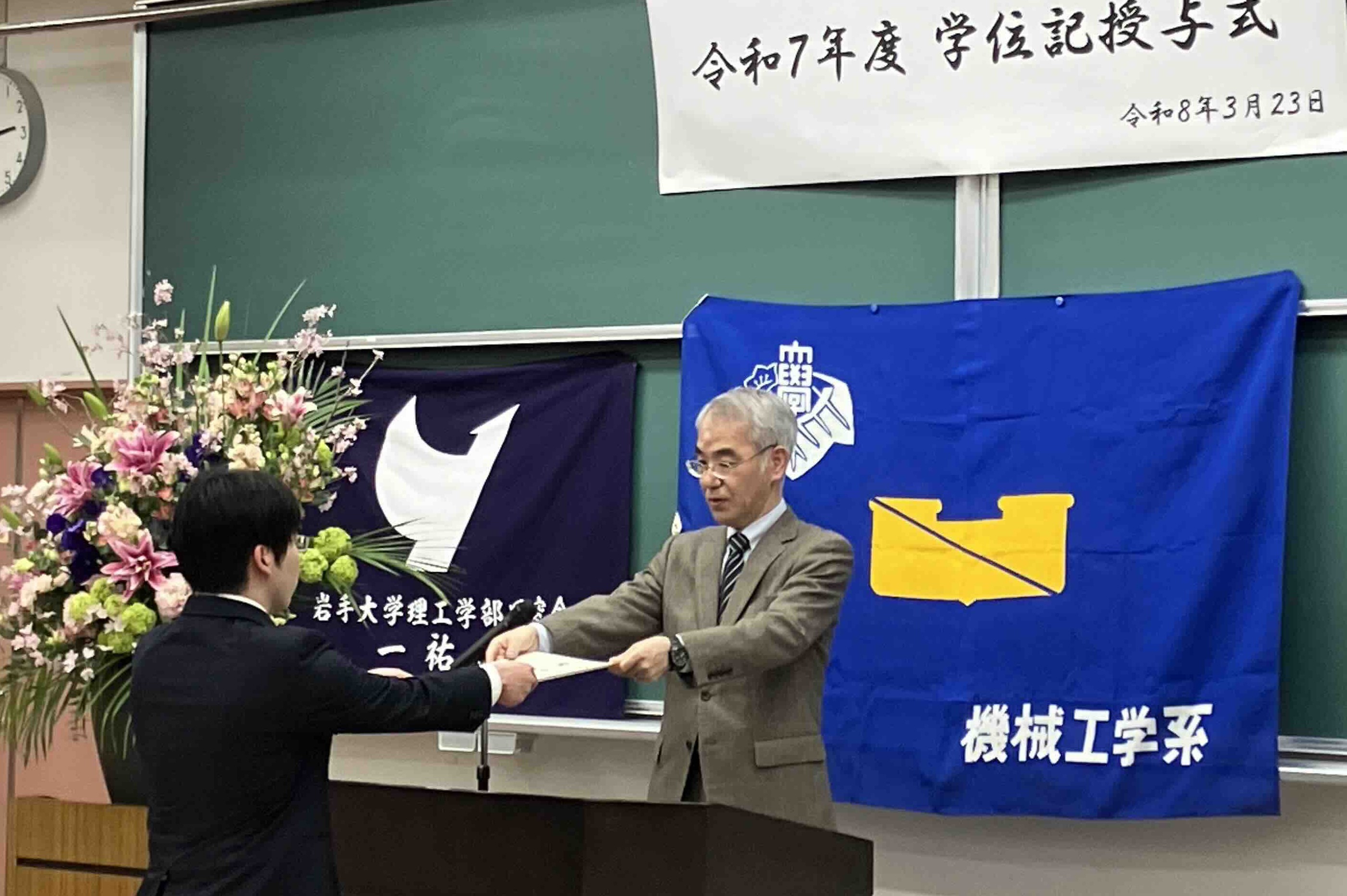 修了生の代表へコース長より授与