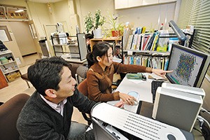 教員による研究指導の様子写真